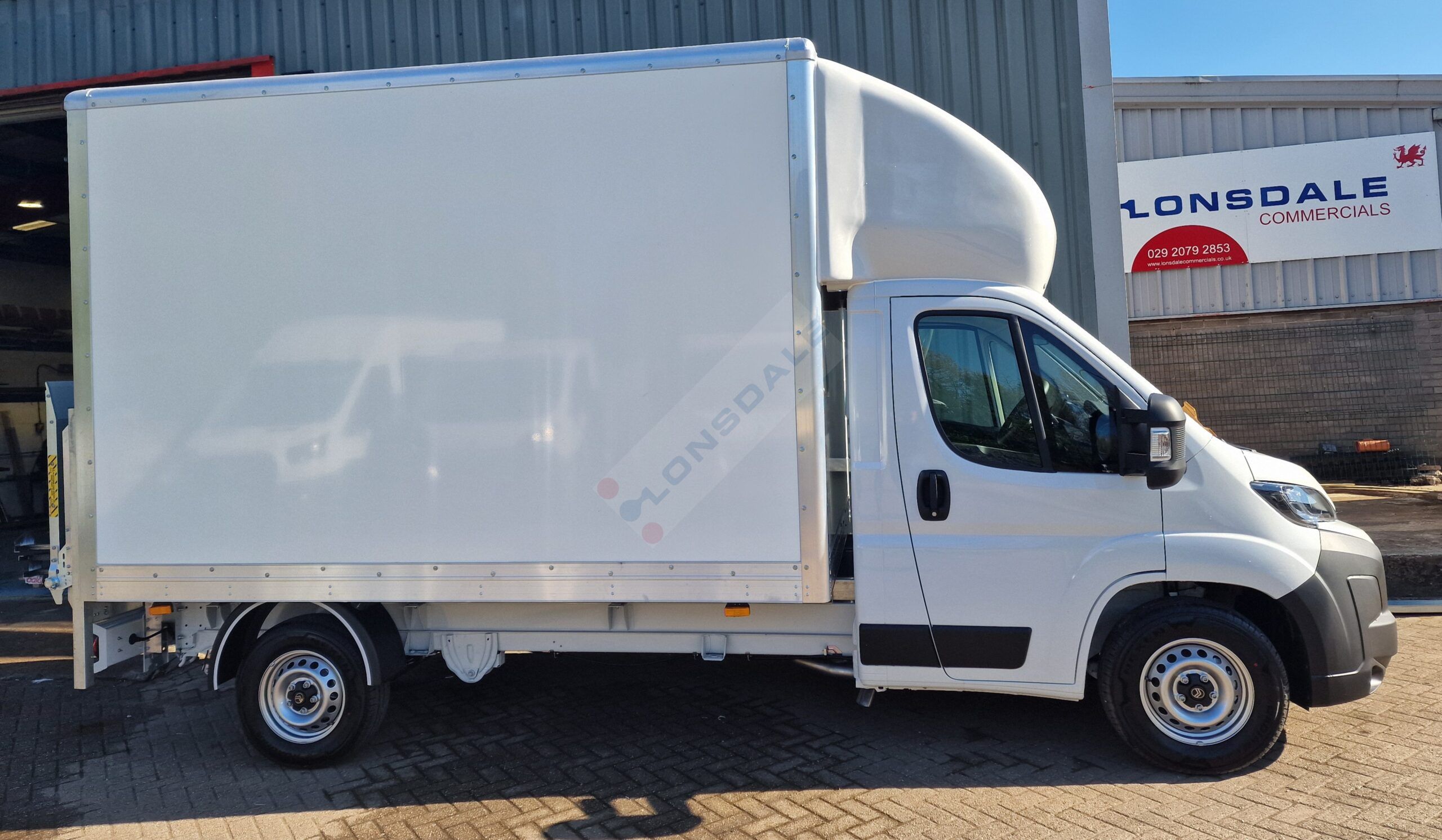 Citroen Relay Luton Body van inc Tail lift 13.4ft 335L3 Blue2.2HDi 140ps Euro 6.4