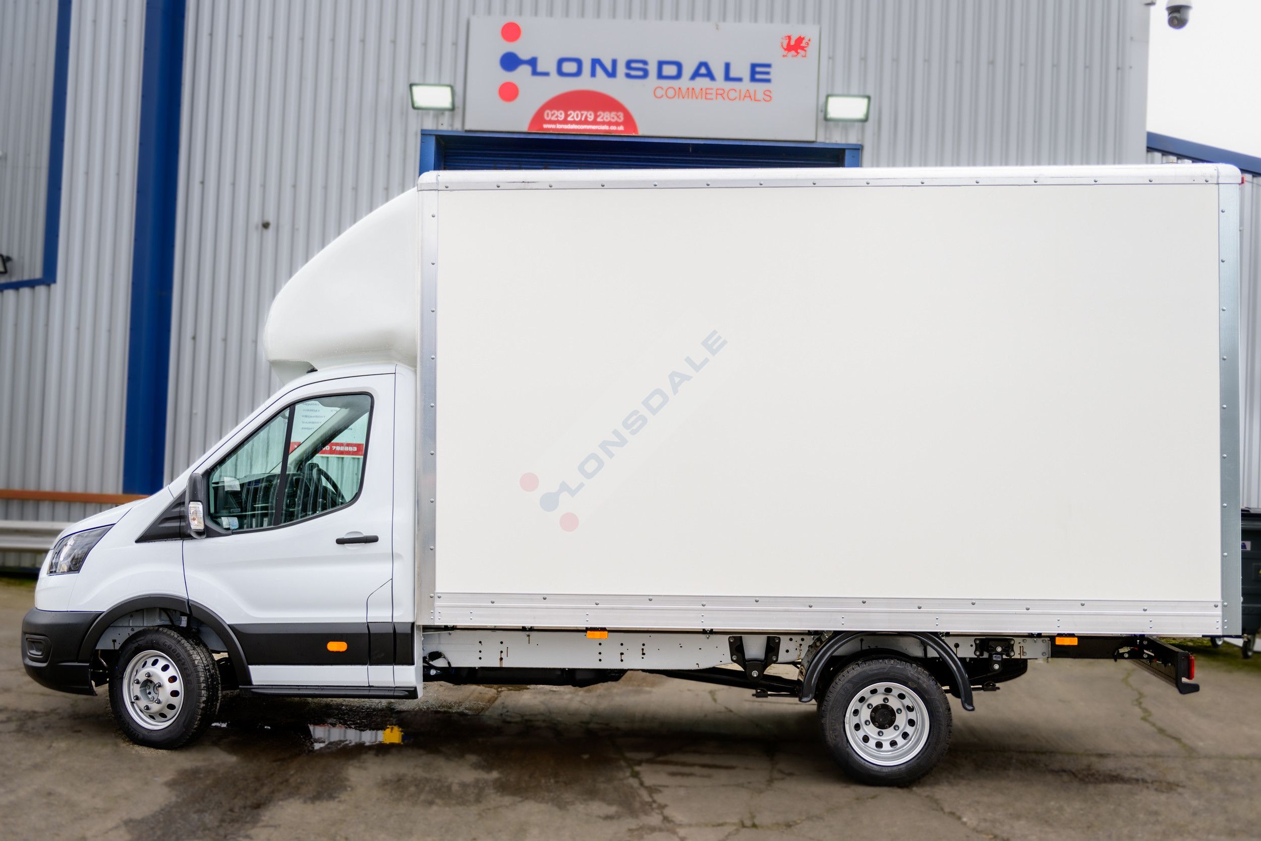Ford Transit L4 RWD DRW lightweight luton body
