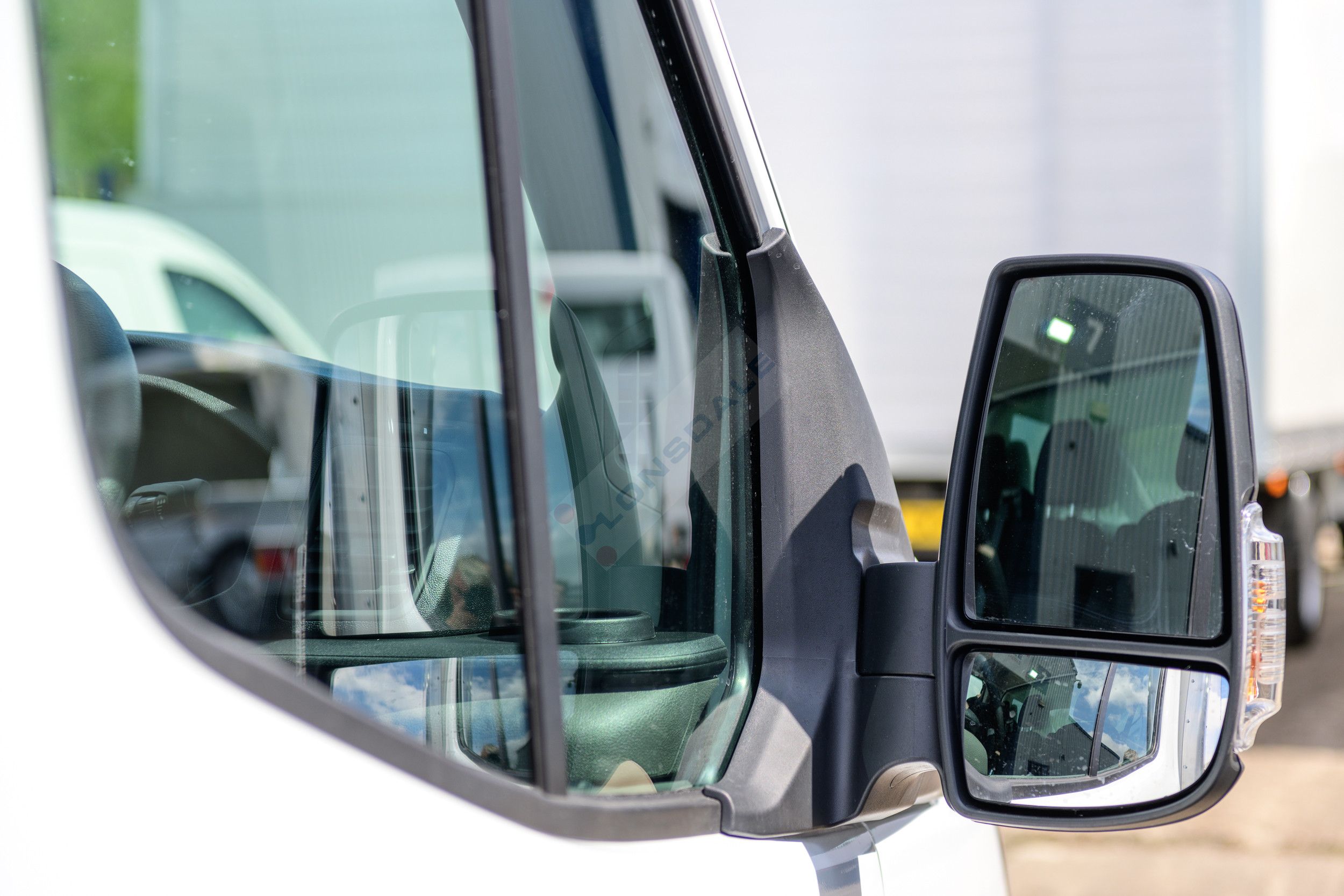 Ford Transit L4 RWD SRW lightweight luton body