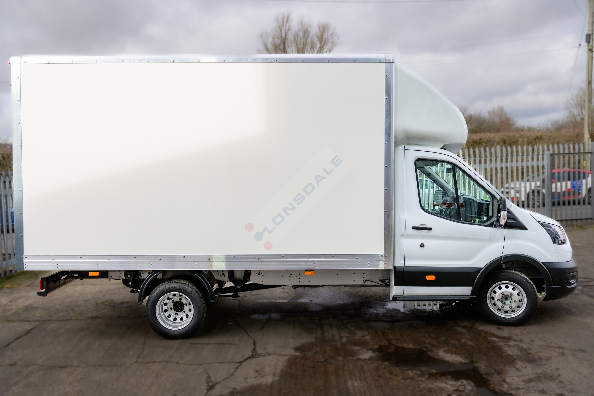 Ford Transit L5 RWD DRW 2.0 Ecoblue 130ps 5200mm lightweight luton body